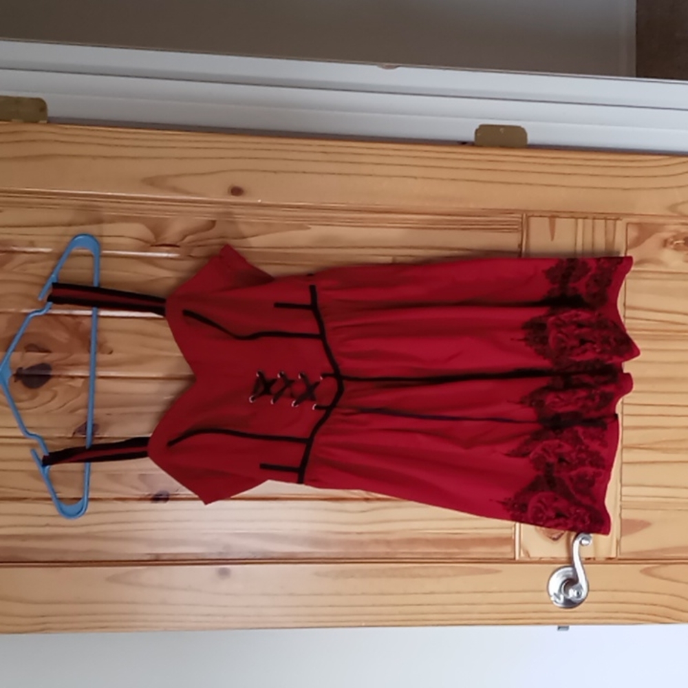 Hot Topic mid dress